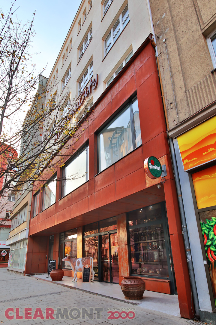 Lehké obvodové pláště