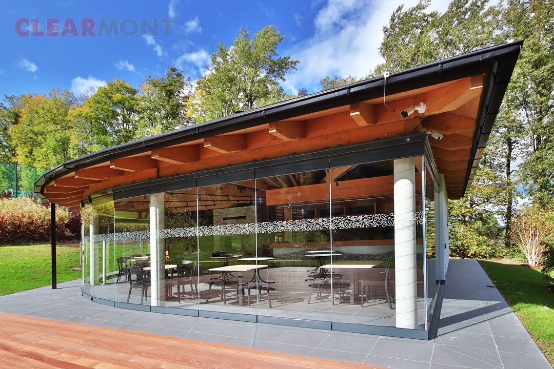 Skleněné mobilní stěny