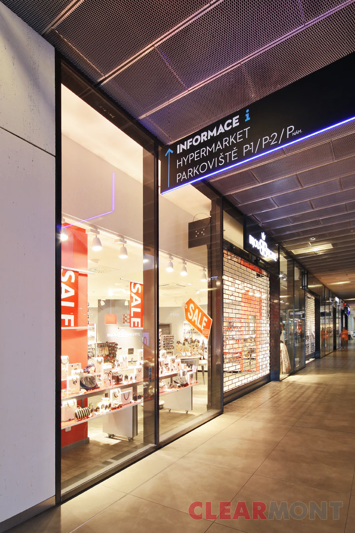 OC Nová Karolina Shopfronty