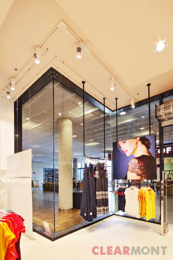 OC Nová Karolina Shopfronty